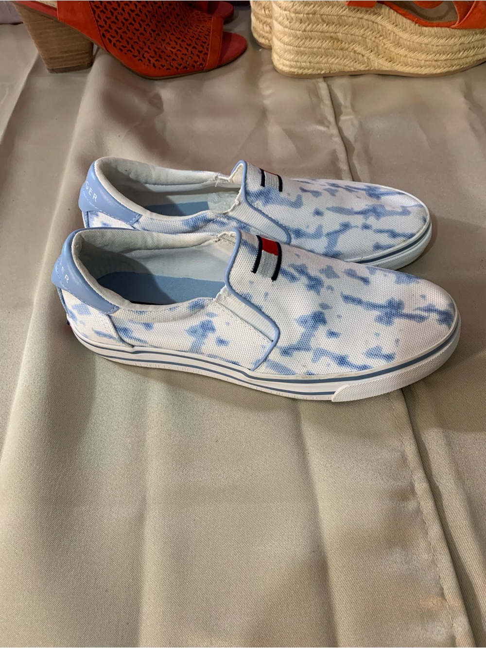 Tommy Hilfiger Men’s Slip-On Sneakers in White and Light Blue Tie-Dye B30